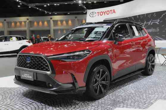 Here are all the specs and variants of 2021 Toyota Corolla Cross image