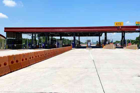 TPLEX now complete, operational all the way to La Union image