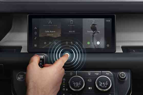 Jaguar Land Rover now has gesture-controlled multimedia system image