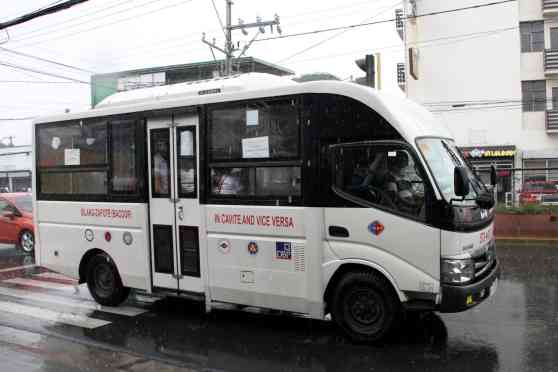 DOTr says PUV drivers must wear face shields too image