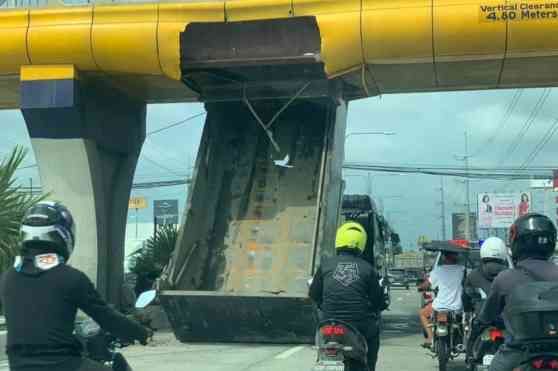 Driver finds ingenious way to stop runaway dump truck image