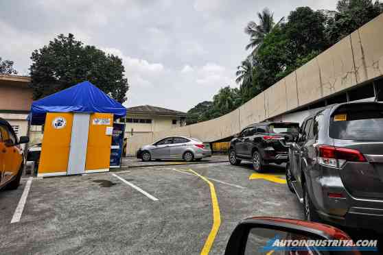 What is it like to take a drive-thru coronavirus RT-PCR test? image