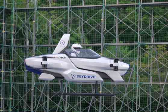 SkyDrive's flying car will let you rise above traffic image