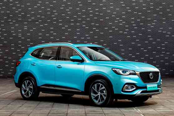 MG now has a 290 HP turbo plug-in hybrid crossover image