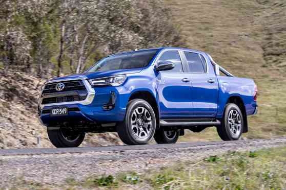 All PH variants and prices of new 2021 Toyota Hilux image