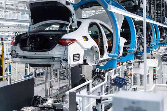 Mercedes built a new high-tech factory for 2021 S-Class image