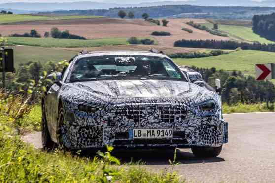 Mercedes-Benz prepping new SL Roadster for the suave gentleman image