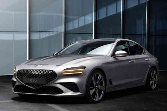 2022 Genesis G70 is Hyundai's answer to 3 Series, C-Class image