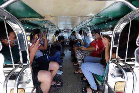 Gov't: 1-meter social distancing to remain on public transport image