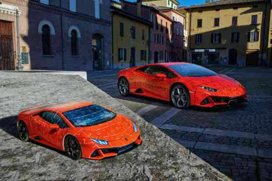 This Lamborghini Huracan Evo is a 3D jigsaw puzzle image