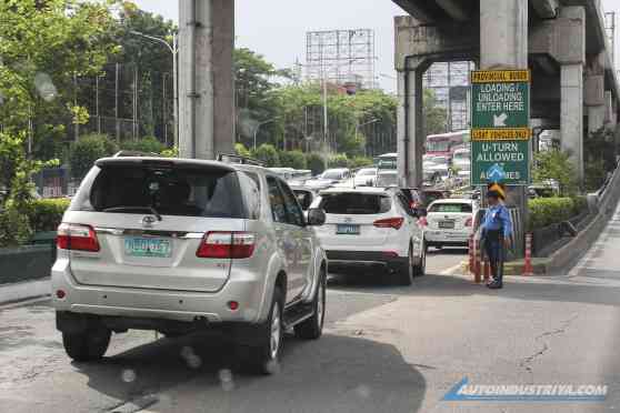 MMDA plans to close down 12 EDSA U-turn slots image