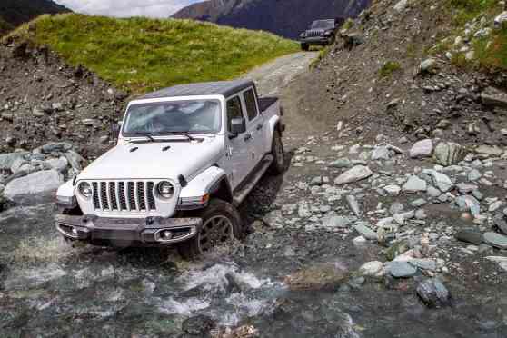 Jeep sets up their own off-road school image
