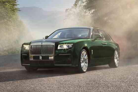 2021 Rolls-Royce Ghost Extended beats the Phantom for legroom image