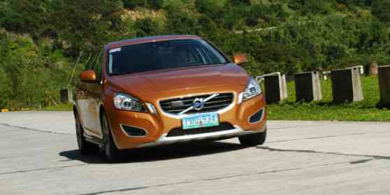 Volvo S60 gets IIHS Top Safety Pick Award image