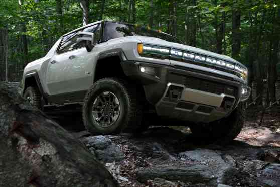 GMC resurrects the Hummer as a 1,000 HP EV supertruck image