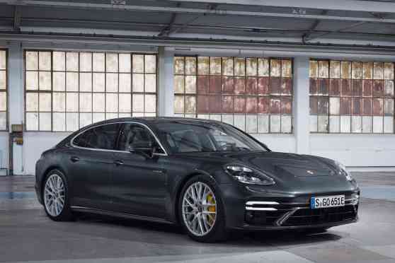 700 HP Porsche Panamera Turbo S E-hybrid can average 37 km/l image
