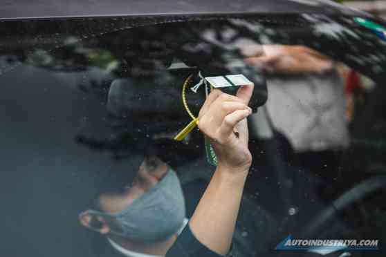 This is why there are long lines for AutoSweep RFID tags image