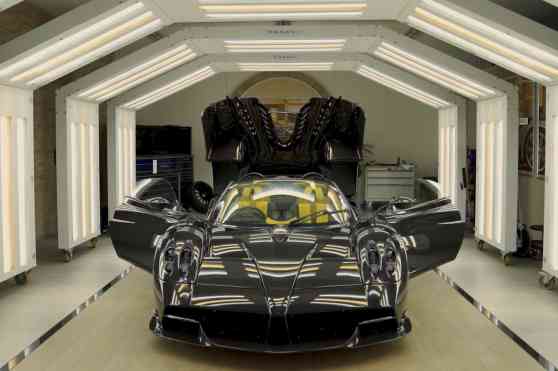Pagani's final Huayra Roadster is a thing of beauty image