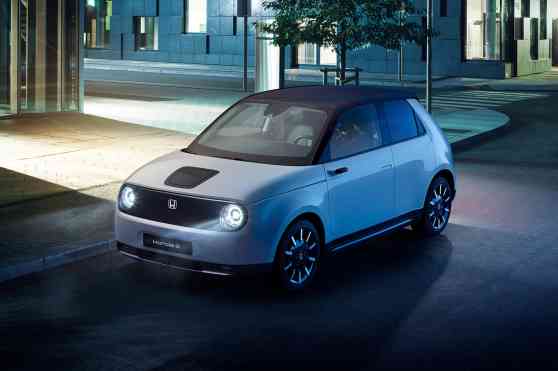 Honda e is first Japanese car to win German Car of the Year award image