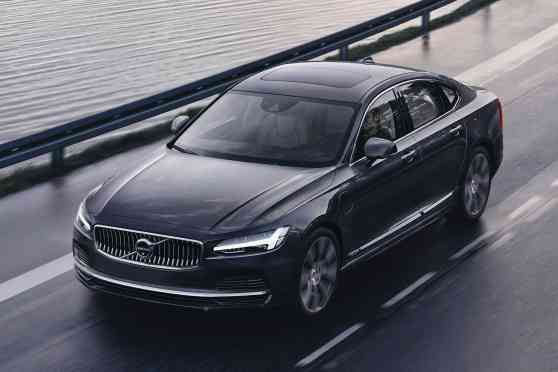 Volvo wants you to consider the 2021 S90 image