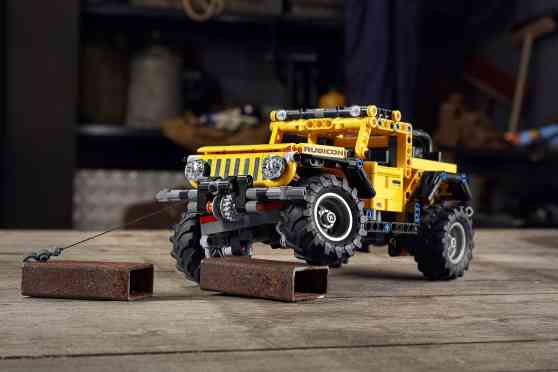 Turn your workshop into a 4x4 playground with Lego Jeep Wrangler image