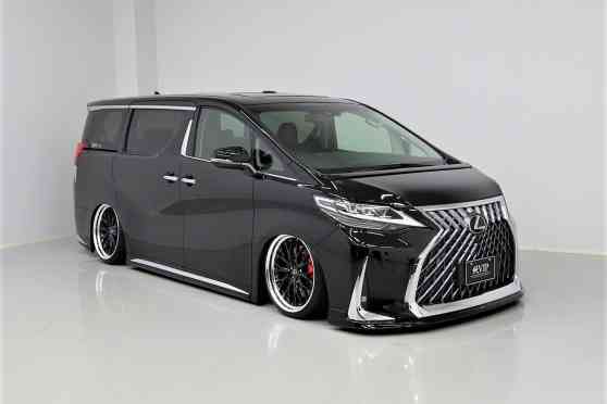 Your Toyota Alphard can be modified to look like the Lexus LM image