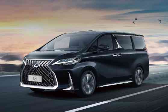 Relax in Metro Manila traffic with 2020 Lexus LM, starts at PhP 5.408M image