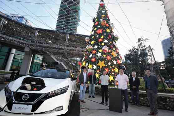 This giant Christmas tree in Ortigas is powered by a Nissan Leaf image