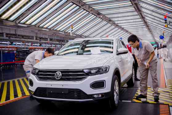 Volkswagen is short on electronics components to produce cars image