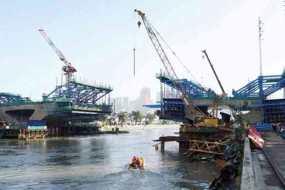 DPWH says work on Estrella-Pantaleon bridge ahead of schedule image