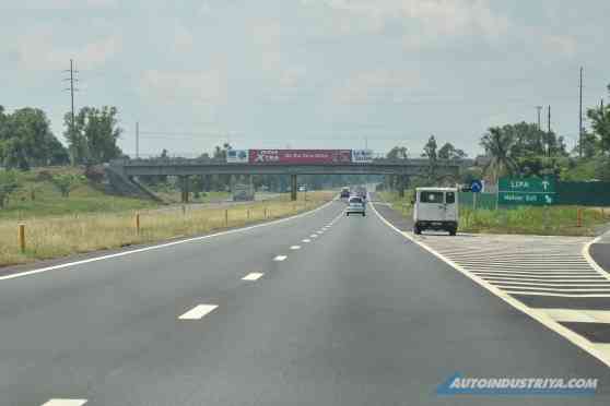 Reminder: The highway's shoulder isn't for overtaking image