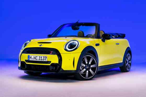 Refreshed 2021 Mini Cooper looks even cuter than before image