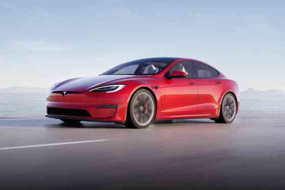 What tablet? Tesla's new touchscreen is (almost) as big as a TV image