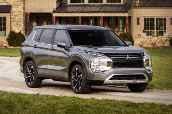 Mini Montero Sport: 2021 Mitsubishi Outlander debuts image