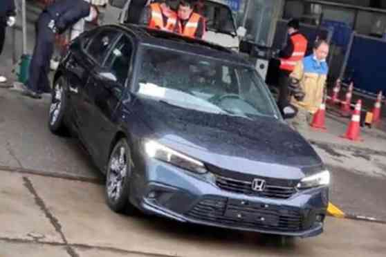 Here's another look at the 2021 Honda Civic image