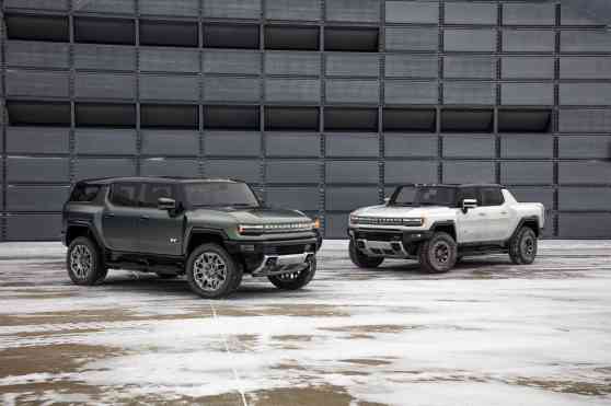 2024 GMC Hummer EV SUV is an eco-friendly brute image