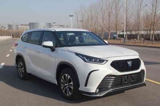 This Chinese SUV is actually a Toyota "Crown" image