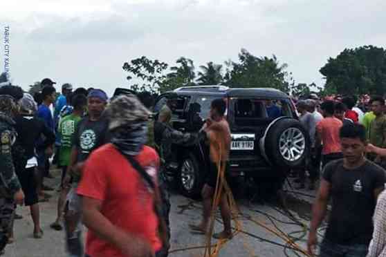 Cordillera Ford Everest accident is a grim lesson on vehicle overloading image
