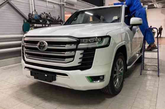 This is our first &ldquo;unofficial&rdquo; look at the next-gen Toyota Land Cruiser image