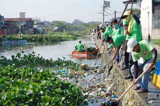 MMDA begins intensive sewer clean up drive image
