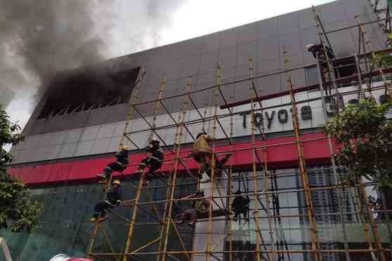 Massive fire engulfs Toyota Global City image