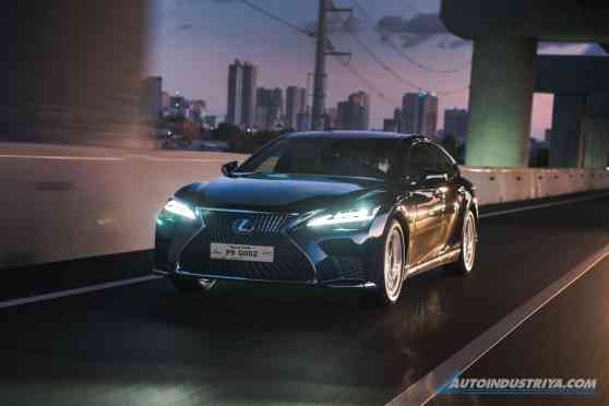 2021 Lexus LS 500h Premier image