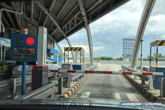 NLEX closing some toll lanes for RFID "system enhancement" image