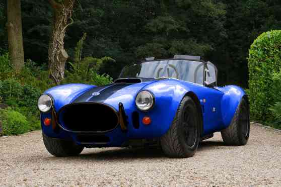 This AC Cobra swaps V8 power for electric motors image