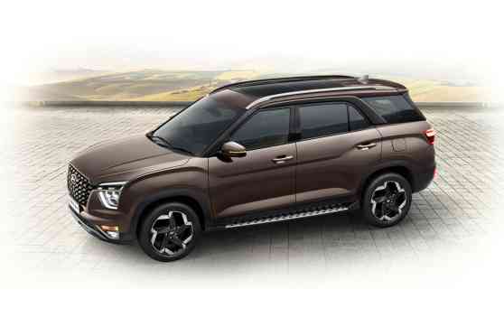 2021 Hyundai Alcazar is a mini 7-seater with big car features image