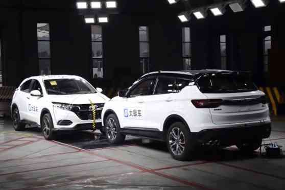 Watch Honda HR-V and Geely Coolray go head to head... literally image