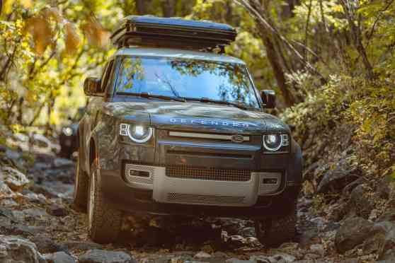 Land Rover building Defender with hydrogen power image