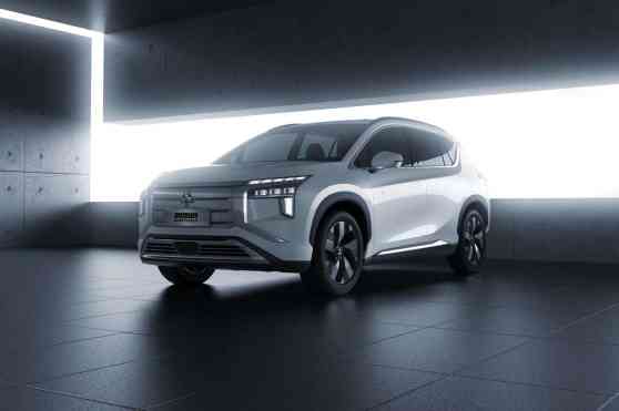 Mitsubishi charges EV push with 2022 Airtrek image