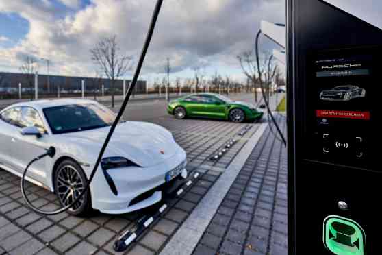 Porsche wants to build their own high-performance batteries image