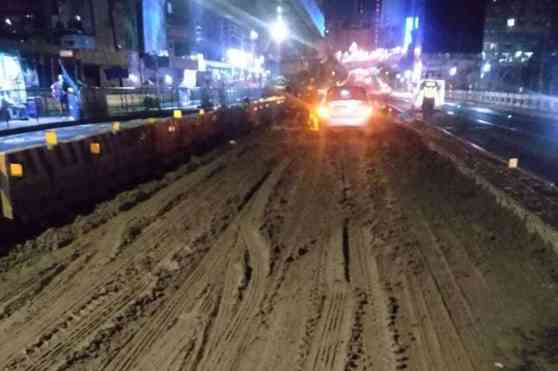 MMDA was busy cleaning up a lot of mud on EDSA image